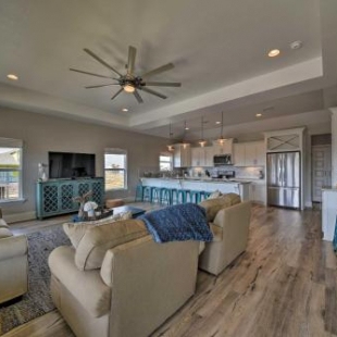 Фотография гостевого дома Crystal Beach Home with Deck, Patio and Ocean Views