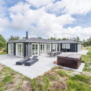 Фотография гостевого дома Holiday home Blåvand CXLIV