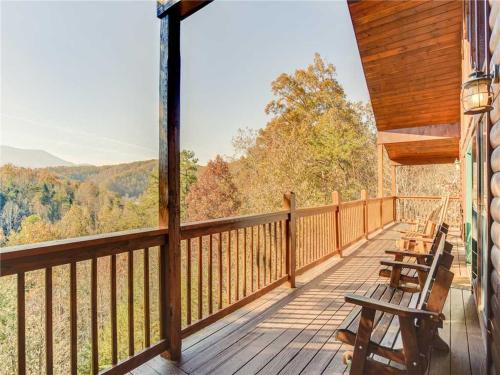 Фотография гостевого дома Bear Hunter, 4 Bedrooms, Sleeps 14, Theater, Jacuzzi, Arcade, Pool Table