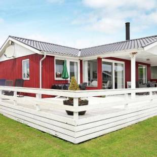 Фотографии гостевого дома
Three-Bedroom Holiday home in Juelsminde 25