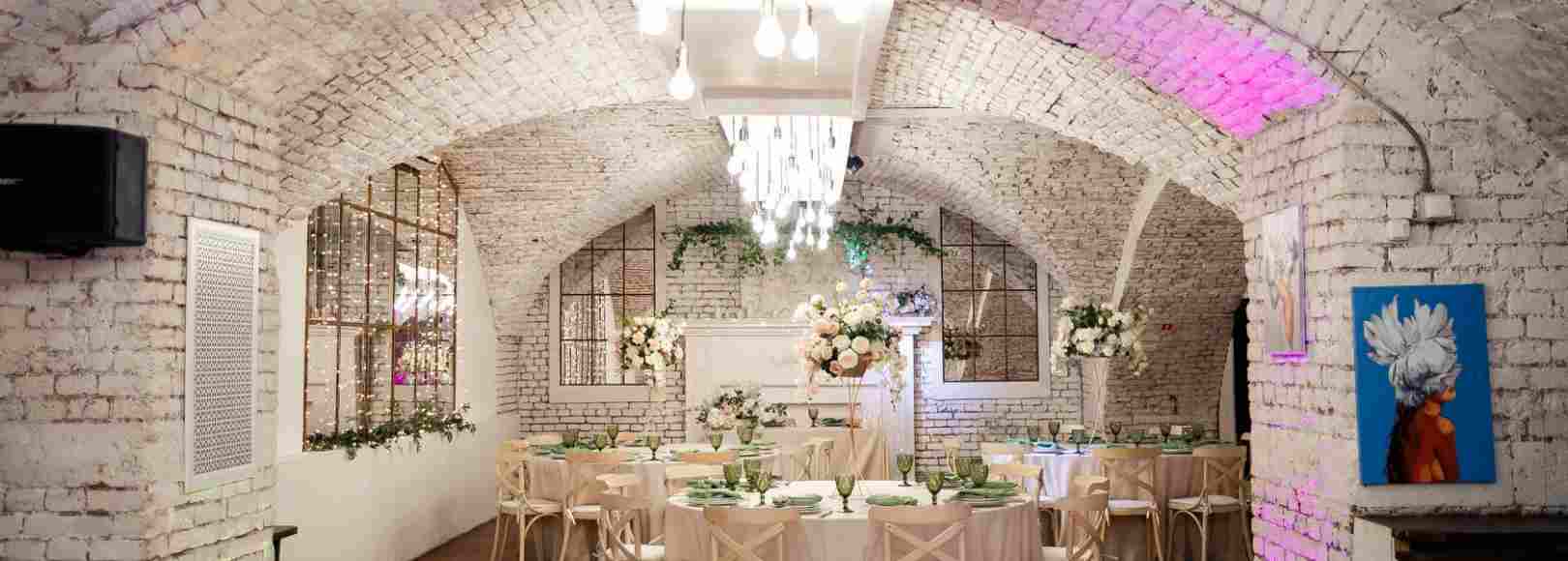 Фотография банкетного зала Кафе Буржуй. Бауманская