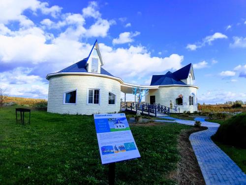Фотографии гостевого дома
2-х Этажный Дом в Волшебной Стране