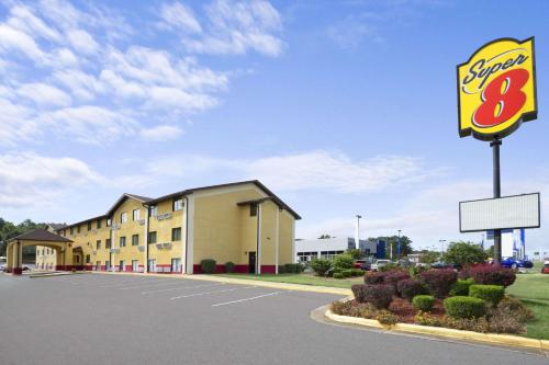 Фотография гостиницы Super 8 by Wyndham Huntsville Alabama