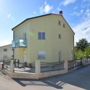 Фотографии гостевого дома
Holiday house with a parking space Medulin - 13655