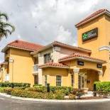 Фотография гостиницы Extended Stay America Suites - Miami - Airport - Blue Lagoon