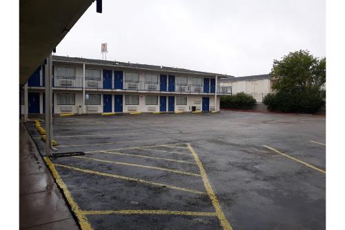 Фотография гостиницы OYO Hotel Wichita Falls I-44 at Maurine St