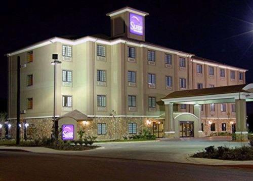 Фотография гостиницы Sleep Inn and Suites at Six Flags