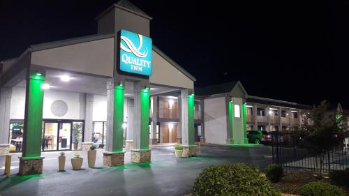 Фотография гостиницы Quality Inn Calhoun North I-75