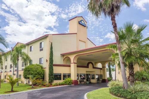 Фотография гостиницы Days Inn by Wyndham Sarasota I-75