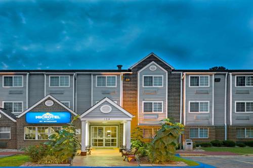 Фотография гостиницы Microtel Inn by Wyndham Raleigh-Durham Airport