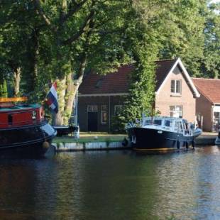Фотографии гостевого дома
Cozy Holiday Home by the Canal in Dwingeloo