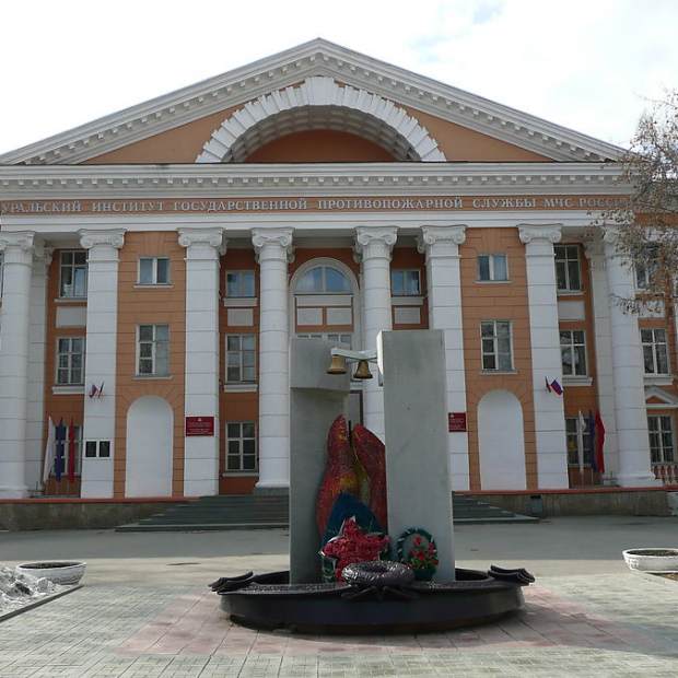 Фотографии памятника 
            Памятник героям-пожарным, погибшим в Великой Отечественной войне