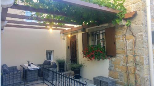 Фотография гостевого дома Apartment Guesthouse NOSTALGIA with jacuzzi, solar shower and BBQ