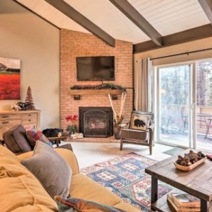 Фотография гостевого дома Condo with Deck about 1 Mi to Lake Tahoe and Diamond Peak