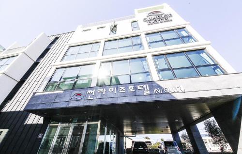 Фотография гостиницы Sunrise Hotel Seopjikoji