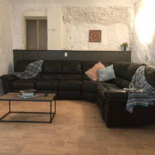 Фотографии гостевого дома
The Blacklighters Opal Retreat-Undergound