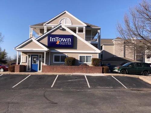 Фотография гостиницы InTown Suites Extended Stay Louisville KY - Westport Road