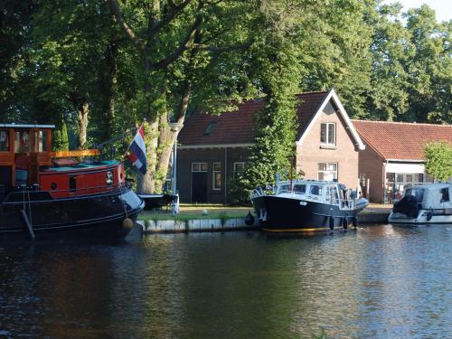 Фотография гостевого дома Cozy Holiday Home by the Canal in Dwingeloo