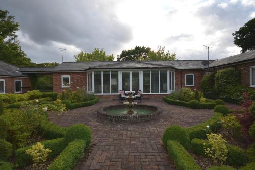 Фотография гостевого дома Cadnam Lodge