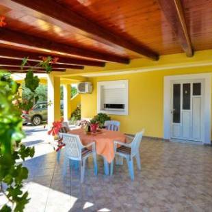 Фотографии гостевого дома 
            Apartments for families with children Drage, Biograd - 5904