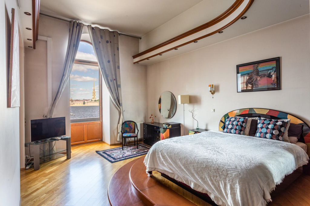 Фотография квартиры Апартаменты Art Home у Эрмитажа 7 комнат с видом на Неву