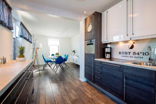 Фотография гостевого дома KYST 54°10 Floating Home 2 - [#17942]