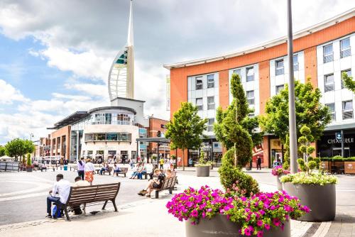 Фотография гостиницы Holiday Inn Express Portsmouth Gunwharf Quays, an IHG Hotel