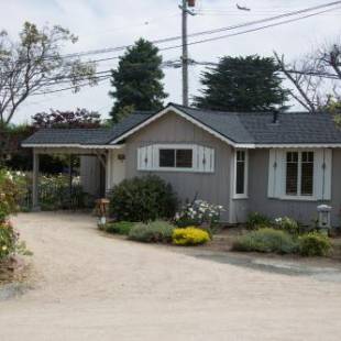 Фотографии мини отеля
Carmel River Inn