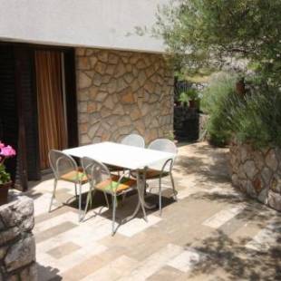 Фотографии гостевого дома
Apartments with a parking space Cres - 7876