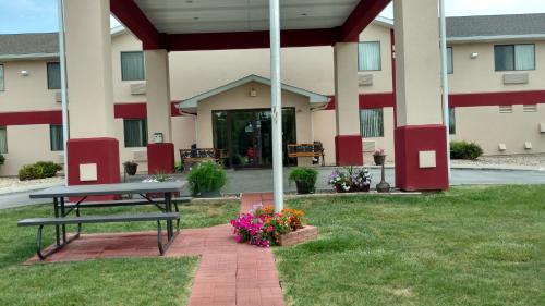 Фотография гостиницы Super 8 by Wyndham Omaha Eppley Airport/Carter Lake