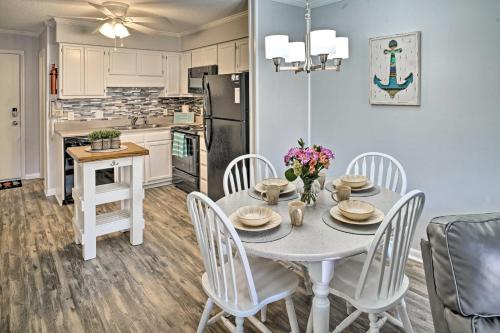 Фотография гостевого дома Hilton Head Condo with Pool Access - Walk to Beach!