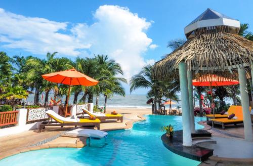 Фотографии гостиницы
Vartika Resovilla Kuiburi Beach Resort and Villas