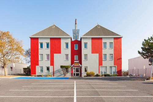 Фотография гостиницы ENZO HOTELS CHALONS EN CHAMPAGNE by Kyriad Direct