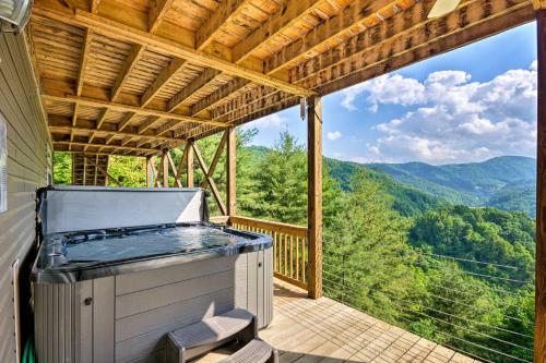 Фотографии гостевого дома 
            Private Blue Ridge Home with Mountain Views, Hot Tub