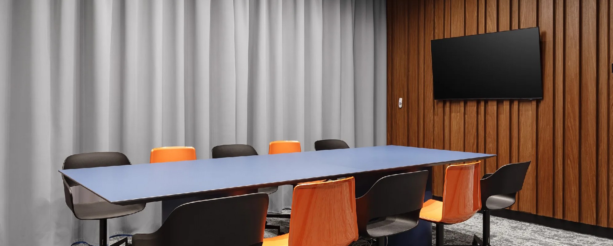 Фотографии комнаты для переговоров Малая переговорная комната  Dion Inn