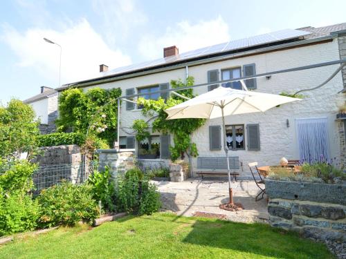 Фотография гостевого дома Cozy Cottage in Gimnee on a Farm