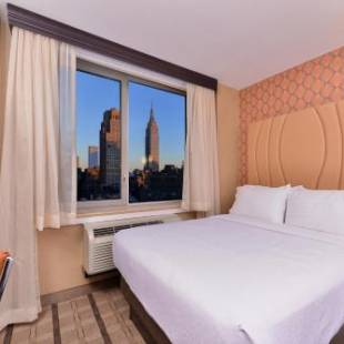 Фотографии гостиницы 
            Holiday Inn New York City - Times Square, an IHG Hotel