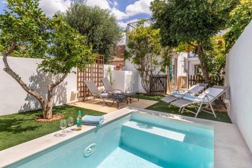 Фотографии гостевого дома 
            Can Miquel Beautiful family house with pool next to the beach