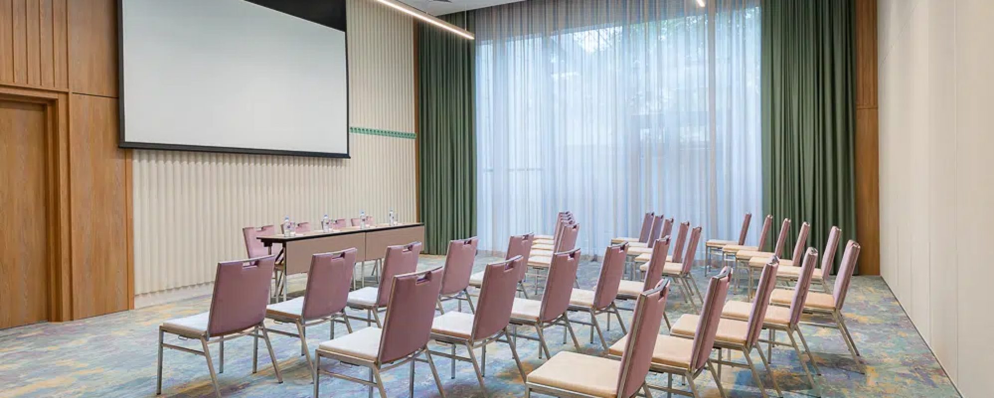 Фотографии конференц-зала Феррара