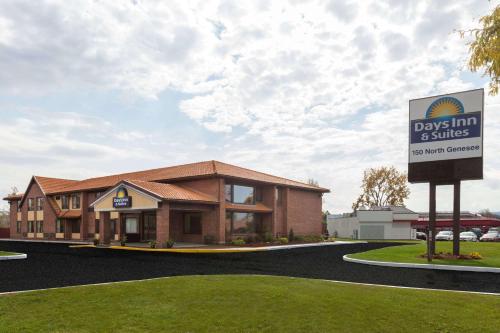 Фотография гостиницы Days Inn by Wyndham Utica