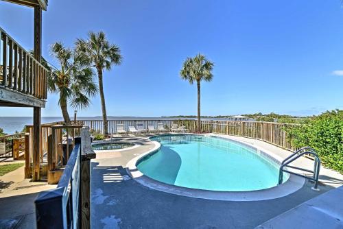 Фотографии гостевого дома 
            Beachfront Cedar Key Condo with Pool, Spa and Views!
