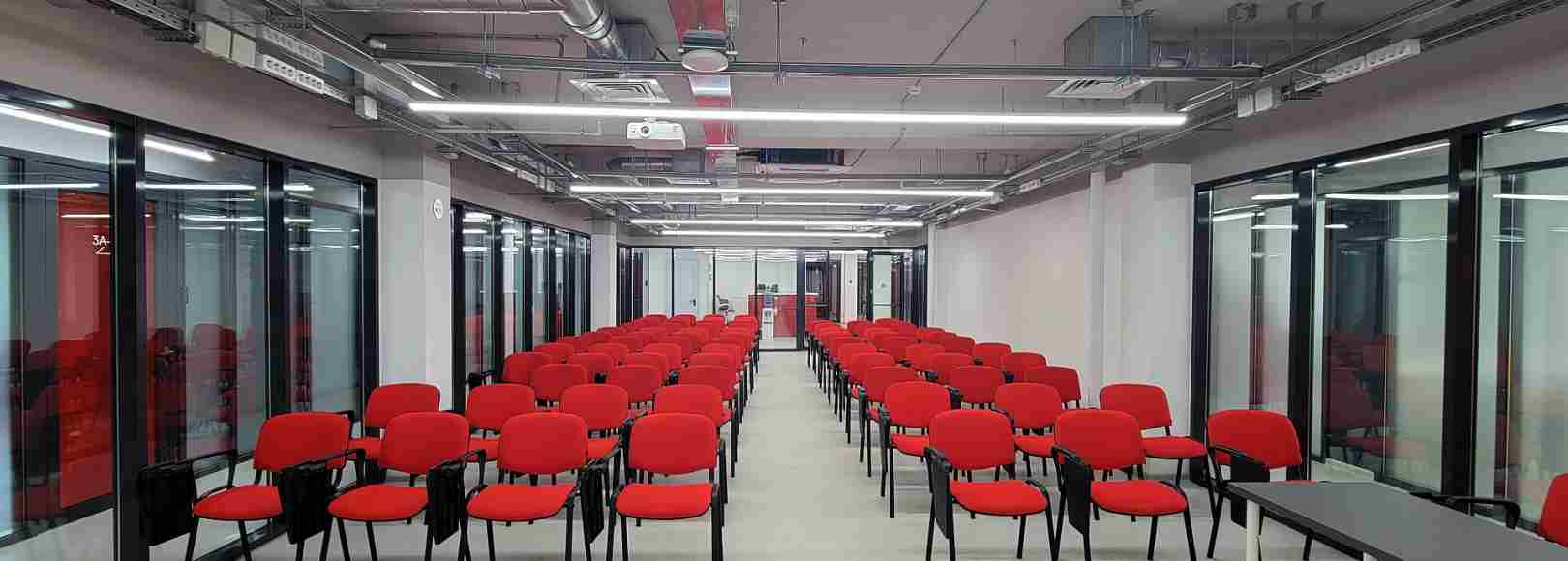 Фотография конференц-зала Конференц-зал БЦ ЗИМ