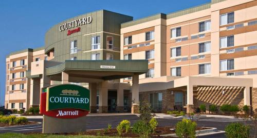 Фотография гостиницы Courtyard by Marriott Houston Springwoods Village