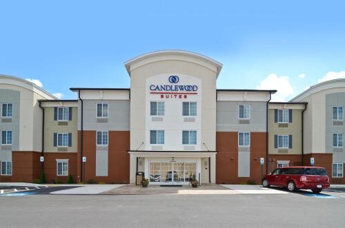 Фотография гостиницы Candlewood Suites Chambersburg, an IHG Hotel