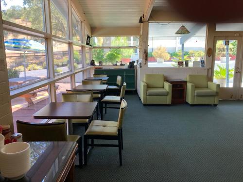 Фотография мотеля Sierra Lodge Three Rivers