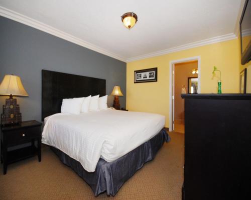 Фотография гостиницы Solaire Inn & Suites