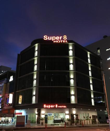 Фотографии гостиницы 
            Super 8 Hotel @ Bayan Baru