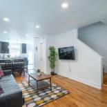 Фотография гостевого дома Modern Colonial 3BR 2BA House 5m to DC & DCA, by CozySuites