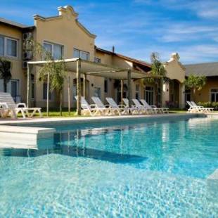 Фотографии гостиницы 
            Hotel Howard Johnson Trenque Lauquen