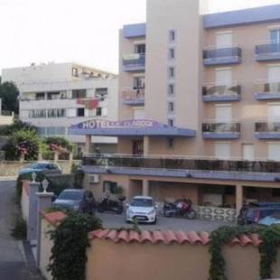 Фотографии гостиницы 
            Hôtel Le Claridge